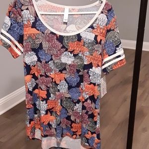 Small LulaRoe classic t